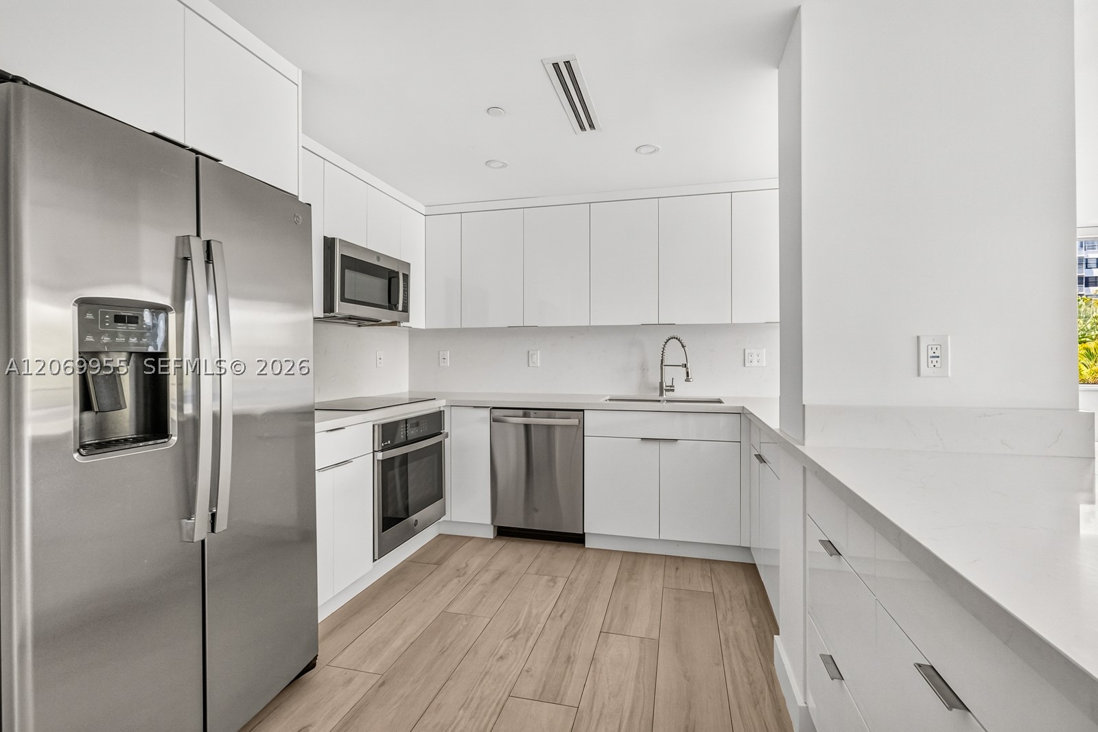 251 Crandon Blvd #210, Key Biscayne FL 33149