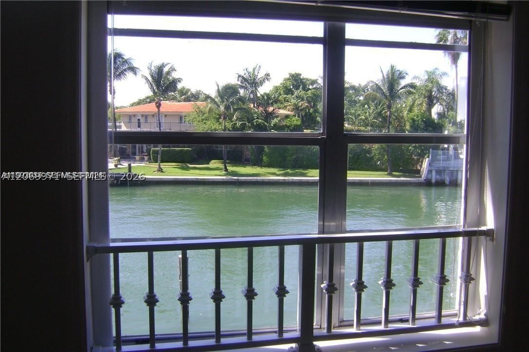 4812 Pine Tree Dr #201, Miami Beach FL 33140