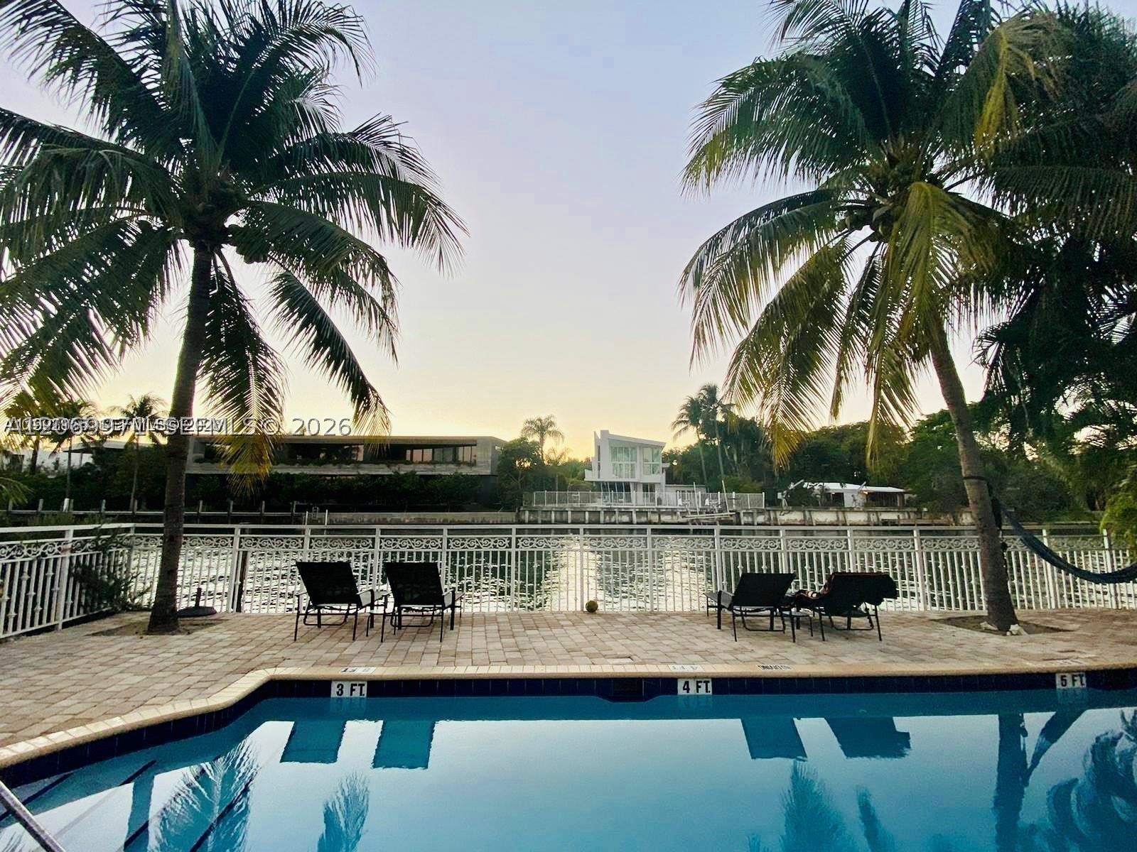 4812 Pine Tree Dr #201, Miami Beach FL 33140