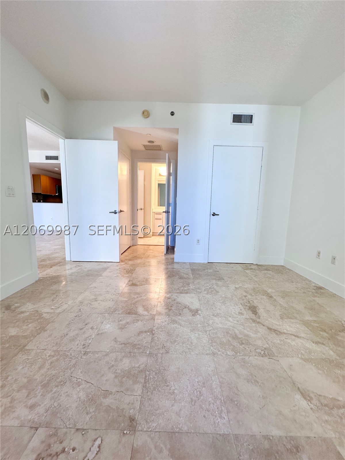 1060 Brickell Ave #1815, Miami FL 33131
