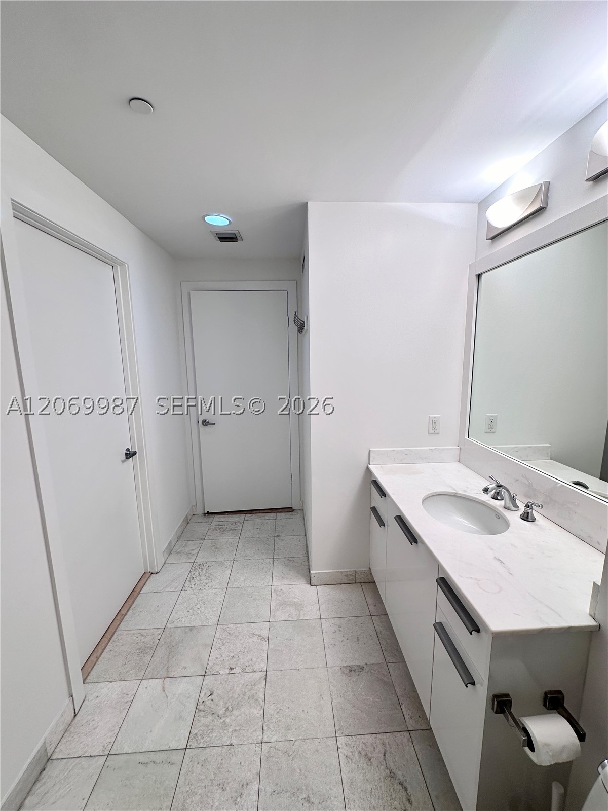 1060 Brickell Ave #1815, Miami FL 33131