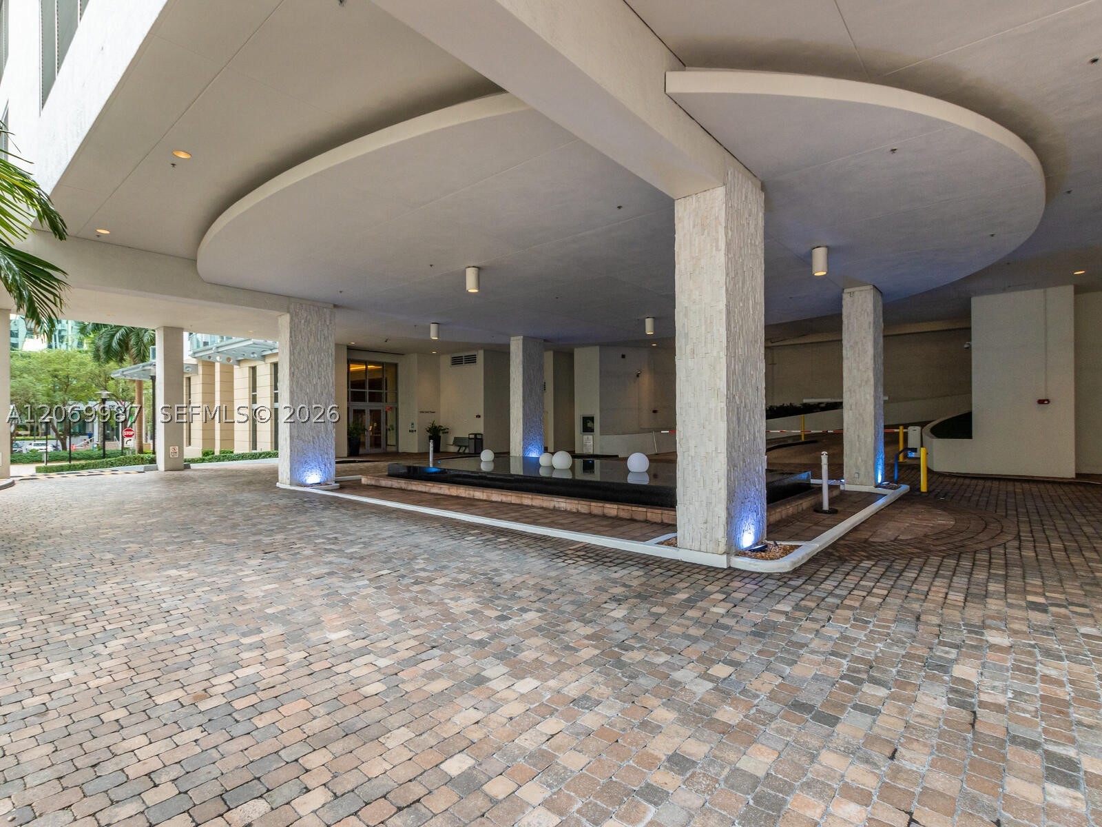 1060 Brickell Ave #1815, Miami FL 33131