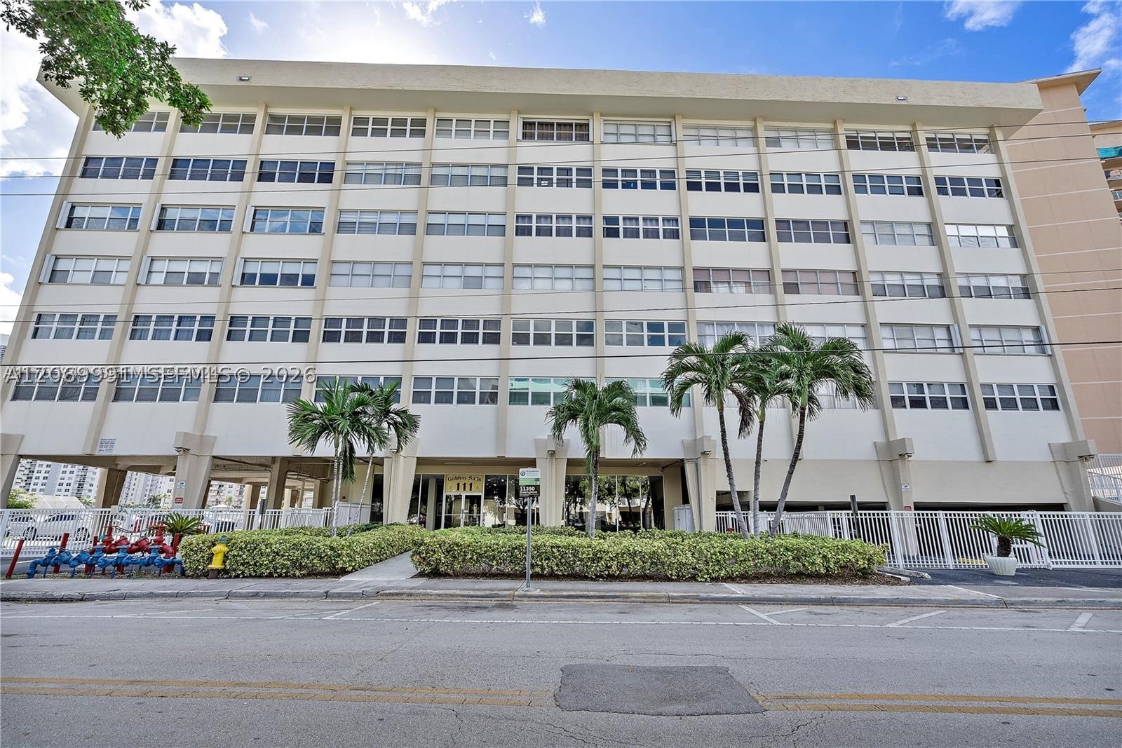 111 Golden Isles Dr #F2, Hallandale Beach FL 33009