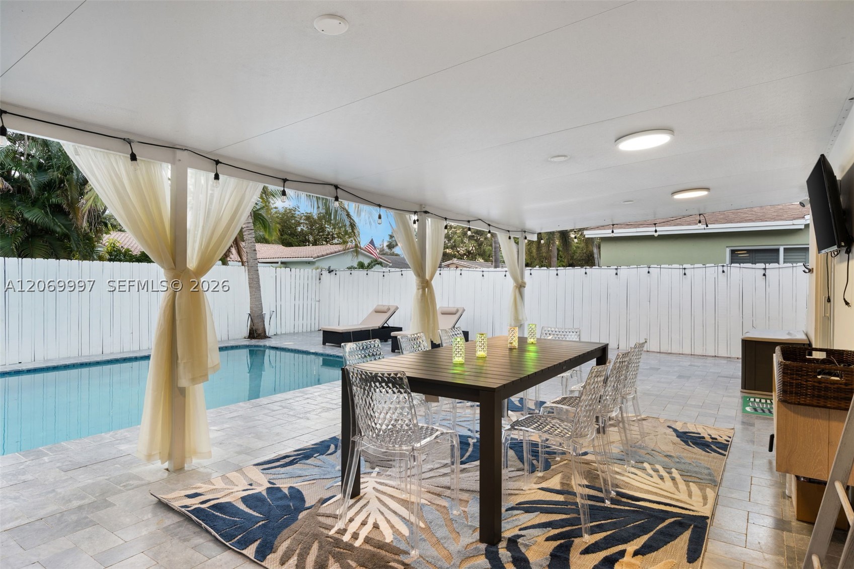 208 SE 4th Ter, Dania Beach FL 33004