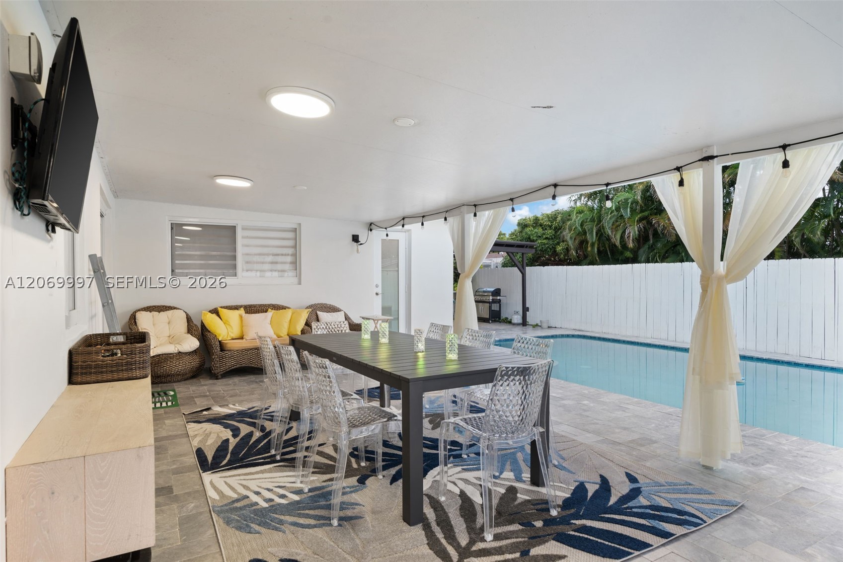 208 SE 4th Ter, Dania Beach FL 33004