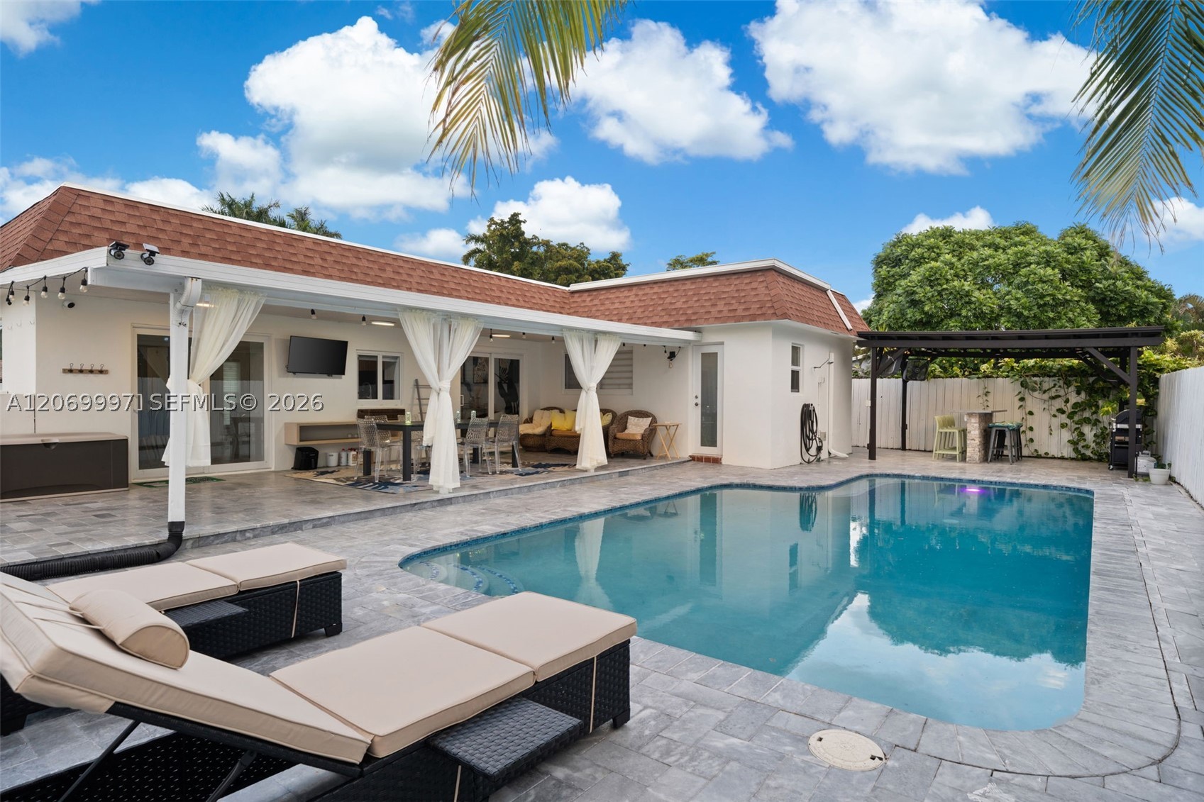 208 SE 4th Ter, Dania Beach FL 33004
