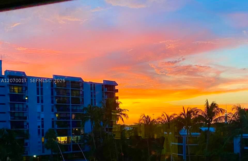 3051 NE 48th St #406, Fort Lauderdale FL 33308