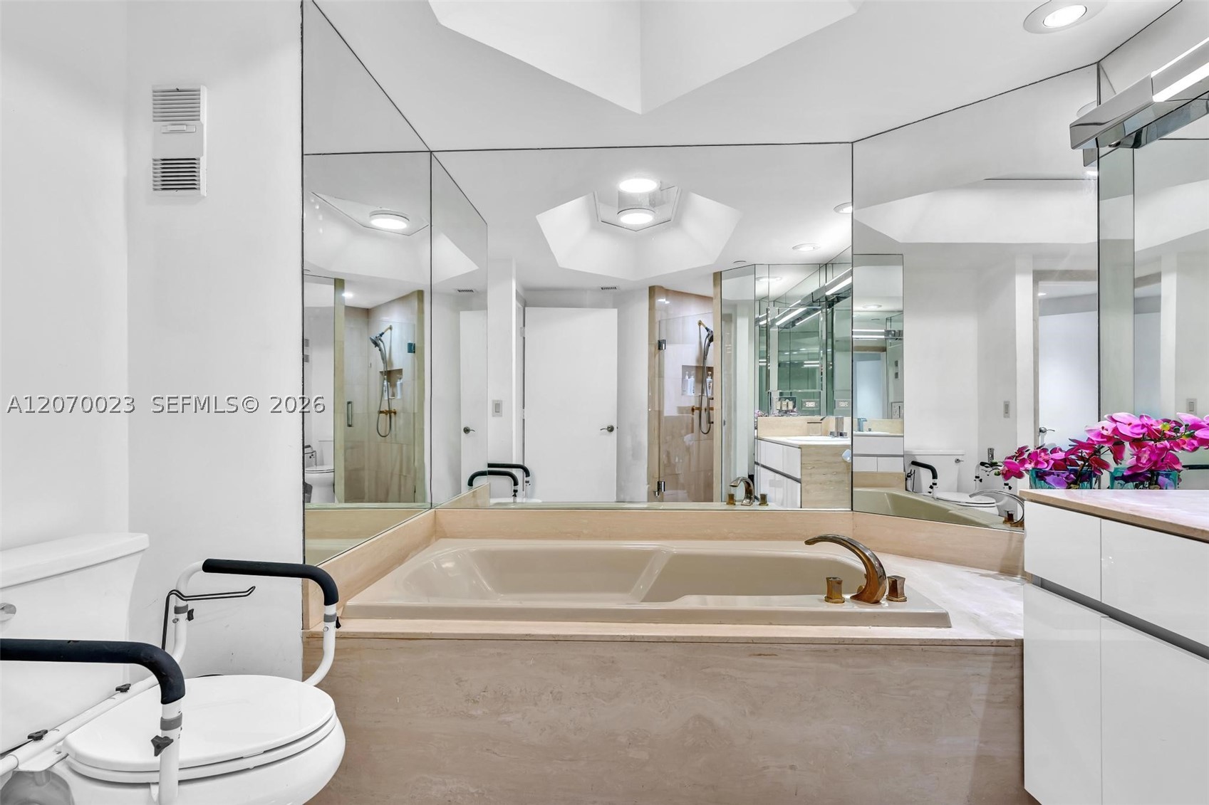 3000 Island Blvd #1106, Aventura FL 33160