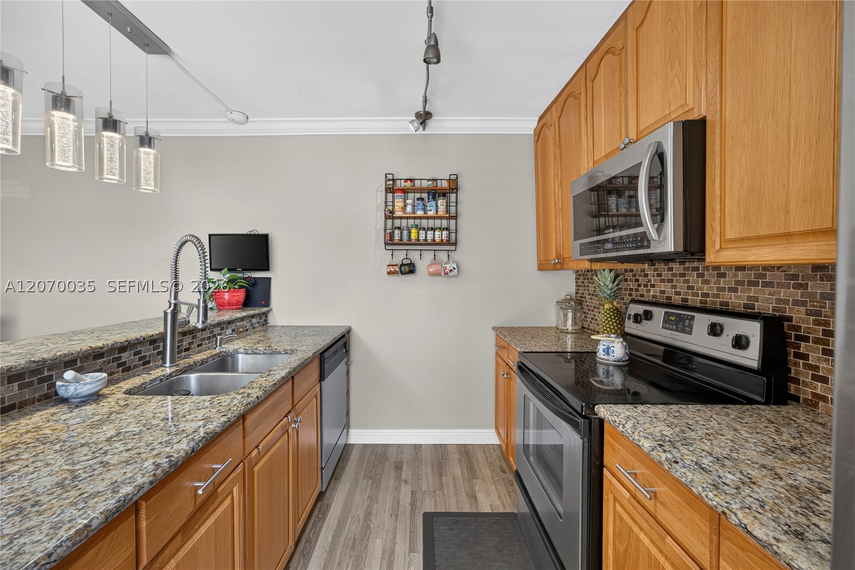 953 Springdale Cir, Palm Springs FL 33461
