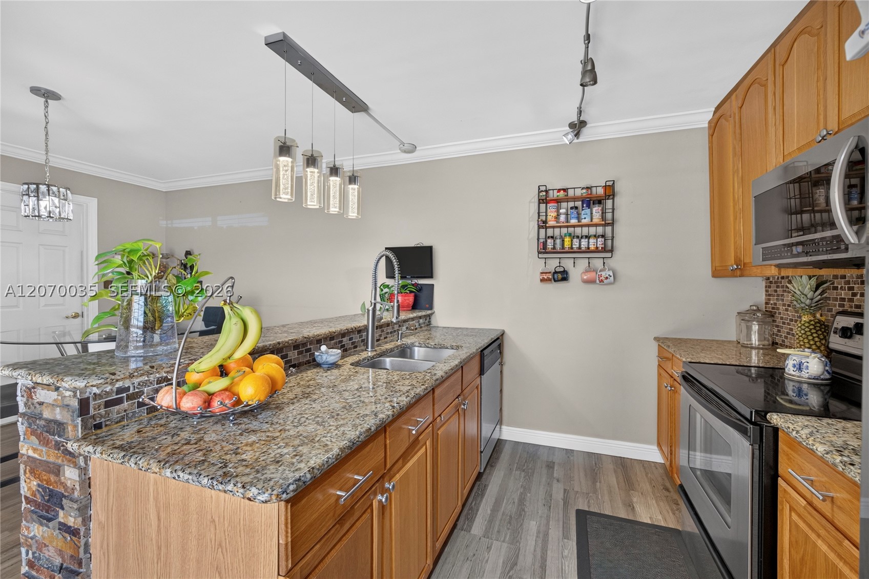 953 Springdale Cir, Palm Springs FL 33461