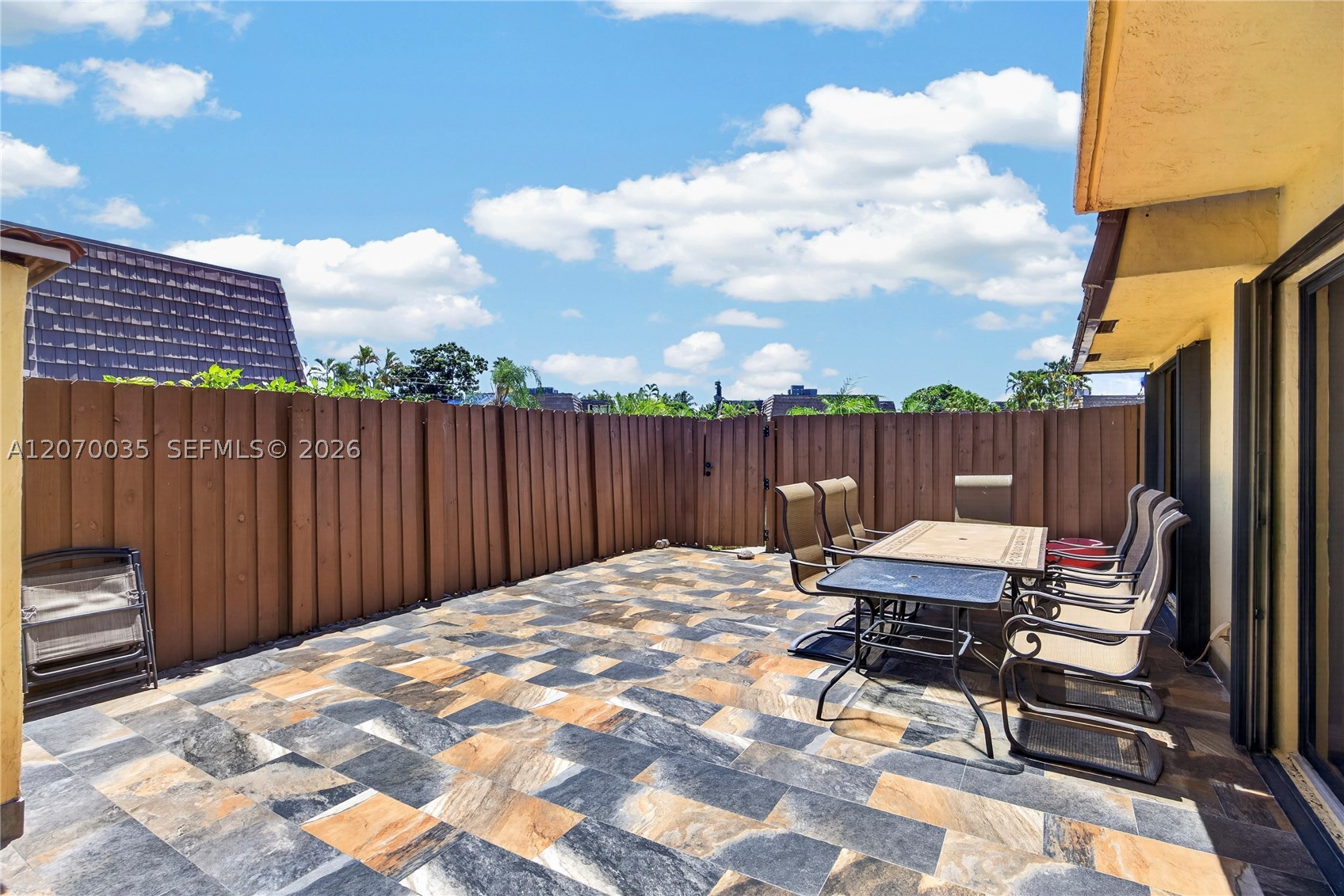 953 Springdale Cir, Palm Springs FL 33461