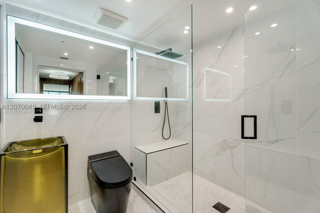 335 S Biscayne Blvd #2609, Miami FL 33131