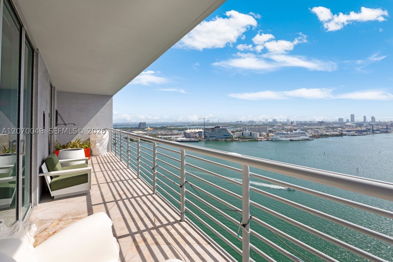 335 S Biscayne Blvd #2609, Miami FL 33131