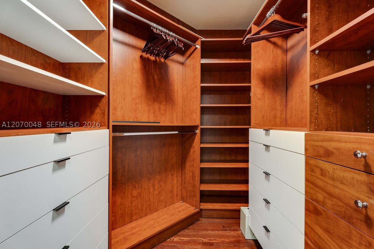 335 S Biscayne Blvd #2609, Miami FL 33131