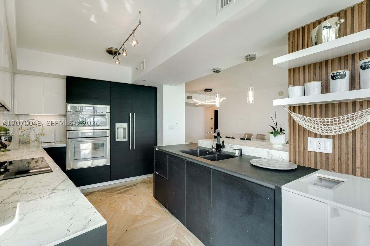 335 S Biscayne Blvd #2609, Miami FL 33131