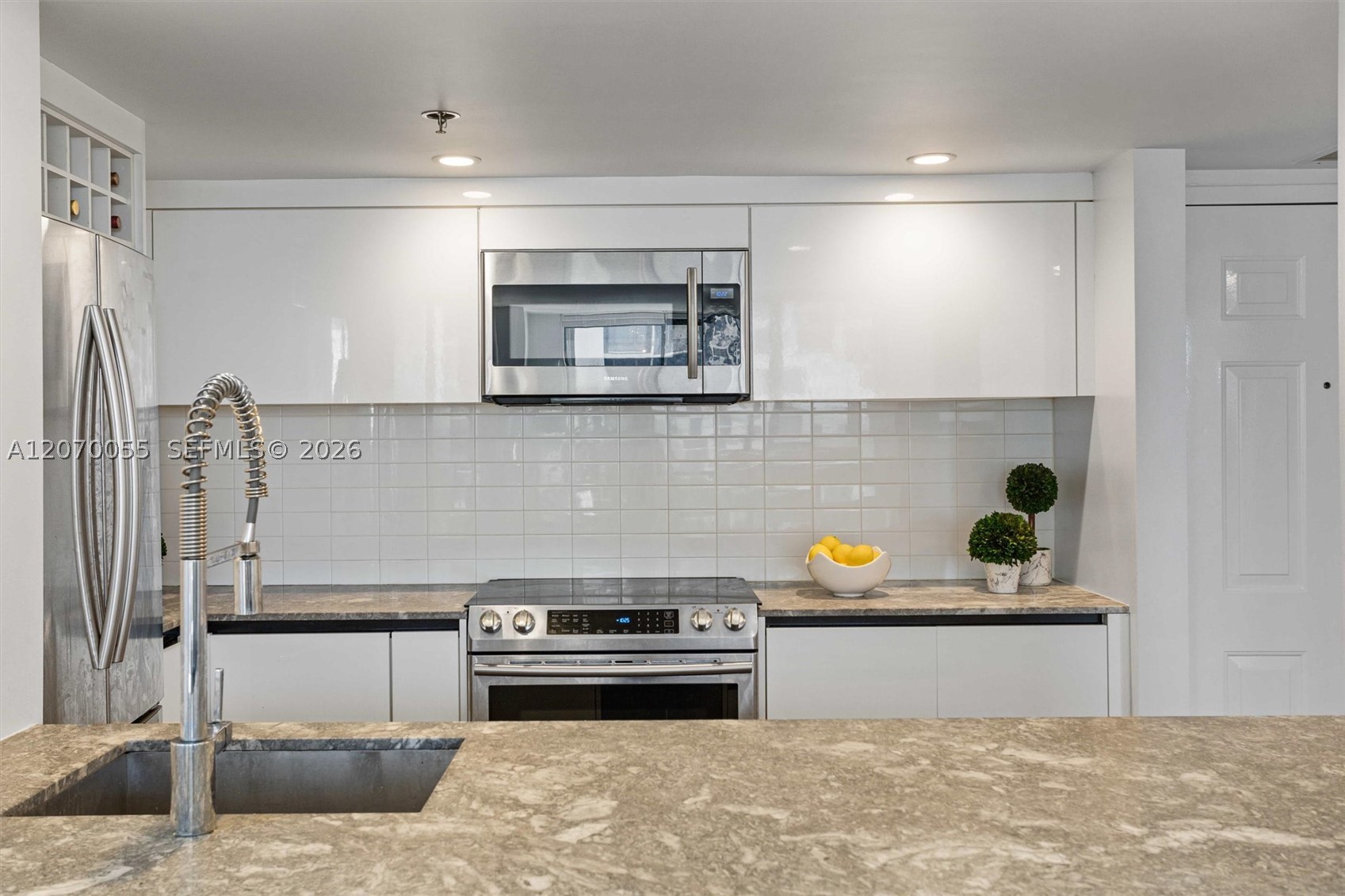 540 Brickell Key Dr #1519, Miami FL 33131