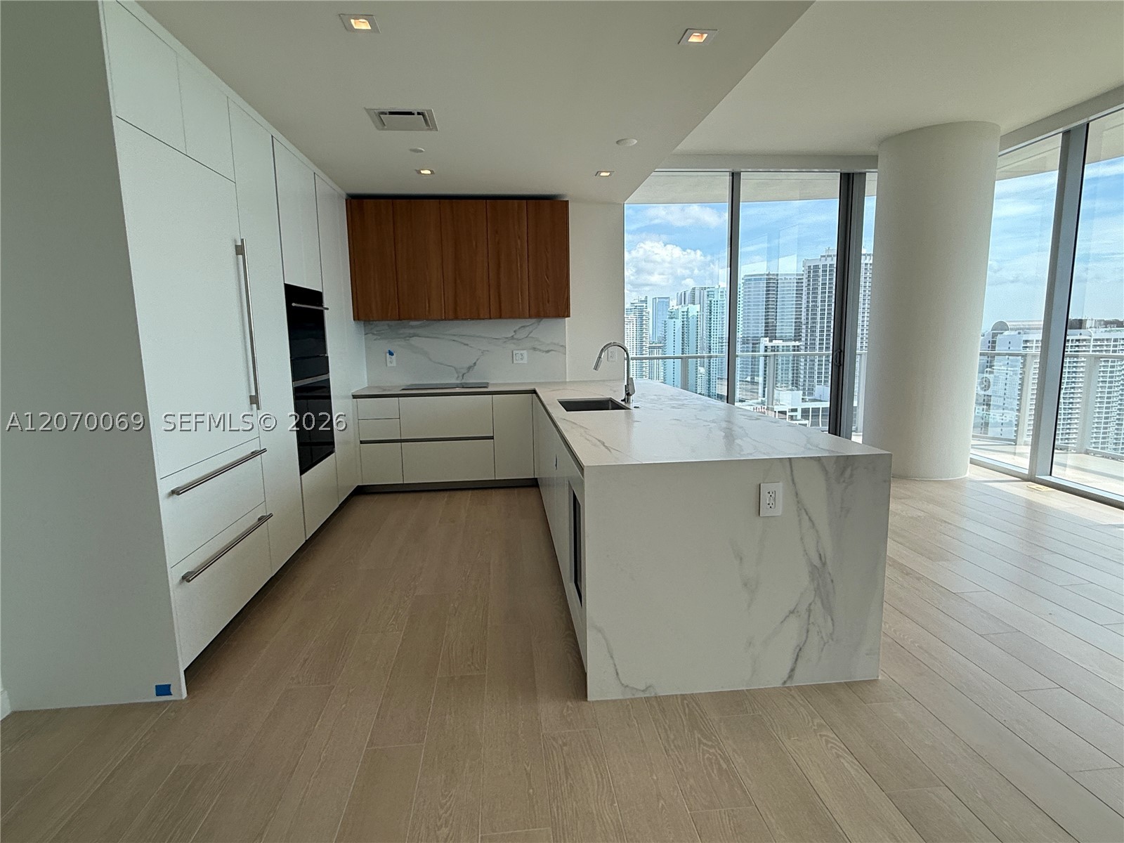 1400 Biscayne Blvd #3506, Miami FL 33132
