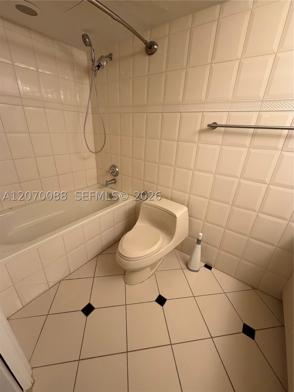 2640 NE 135th St #202, North Miami FL 33181