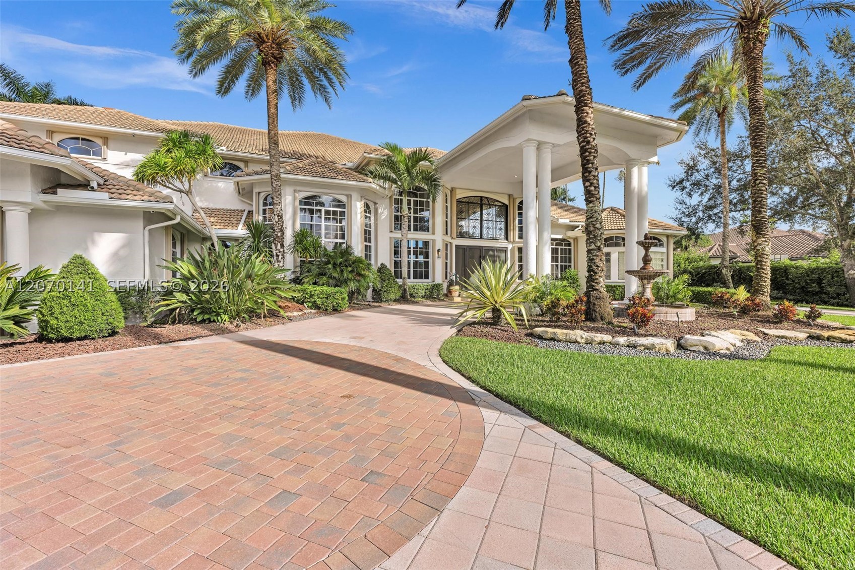 3828 Pine Lake Dr, Weston FL 33332