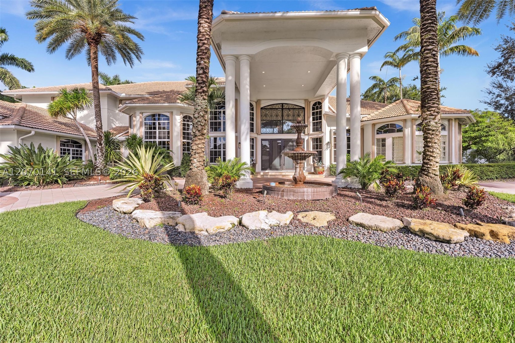 3828 Pine Lake Dr, Weston FL 33332