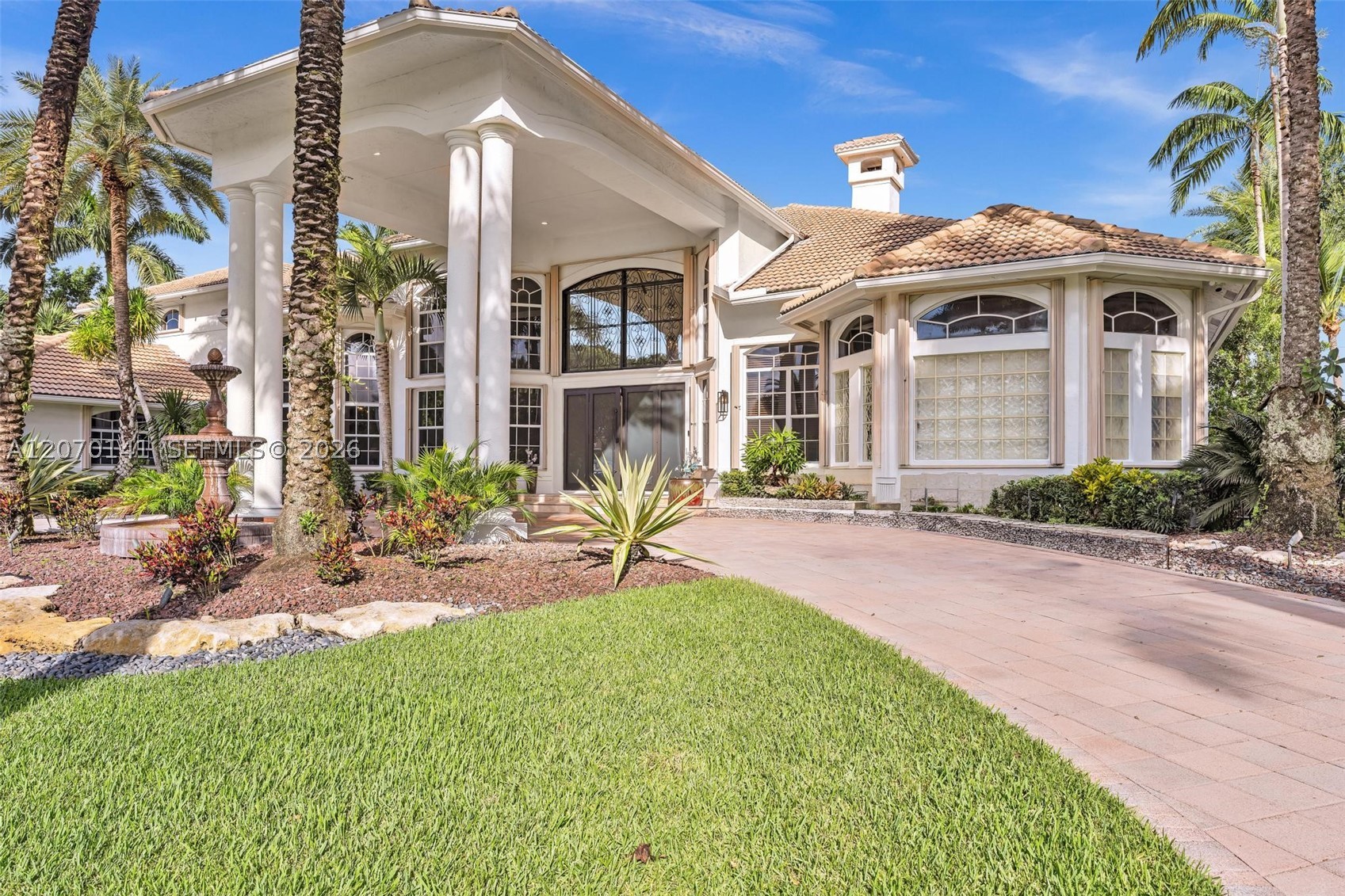 3828 Pine Lake Dr, Weston FL 33332