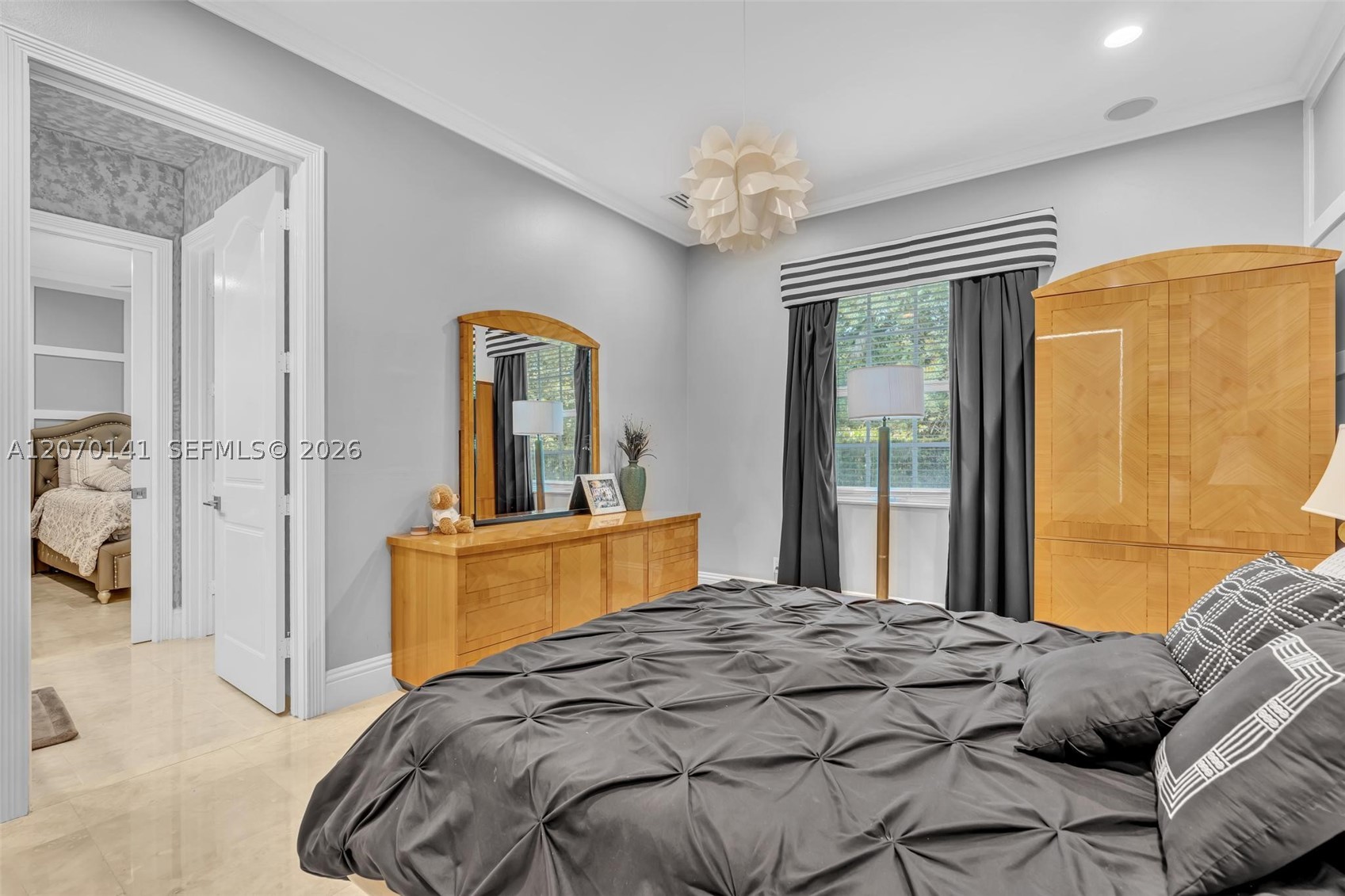 3828 Pine Lake Dr, Weston FL 33332