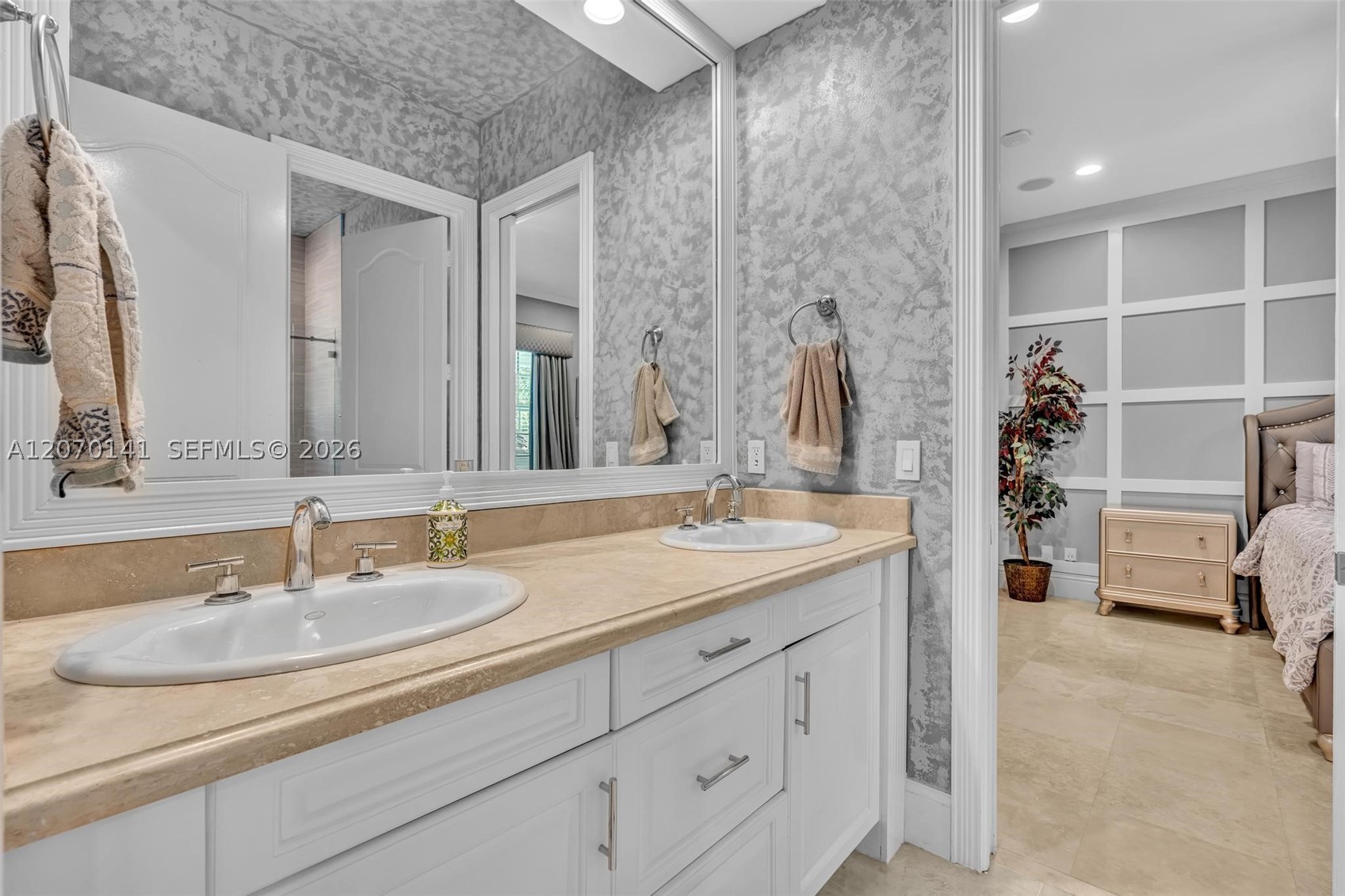 3828 Pine Lake Dr, Weston FL 33332