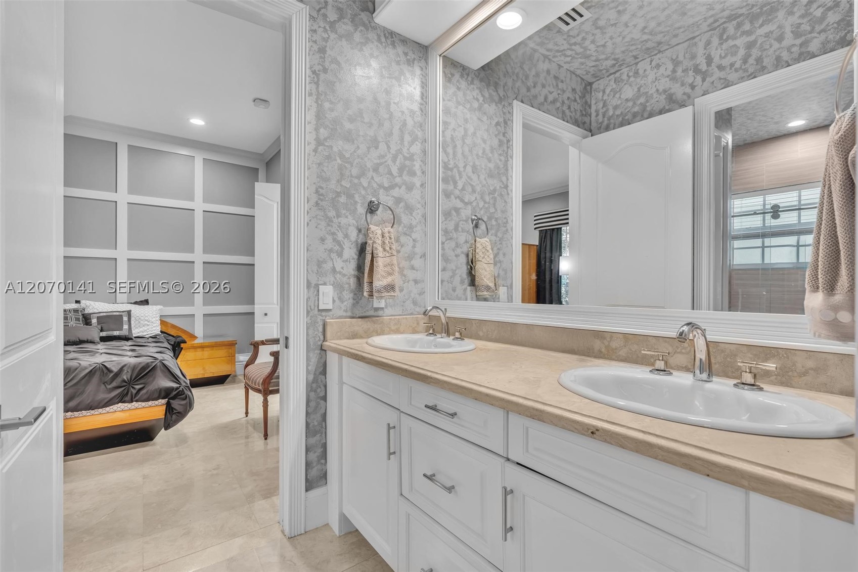3828 Pine Lake Dr, Weston FL 33332