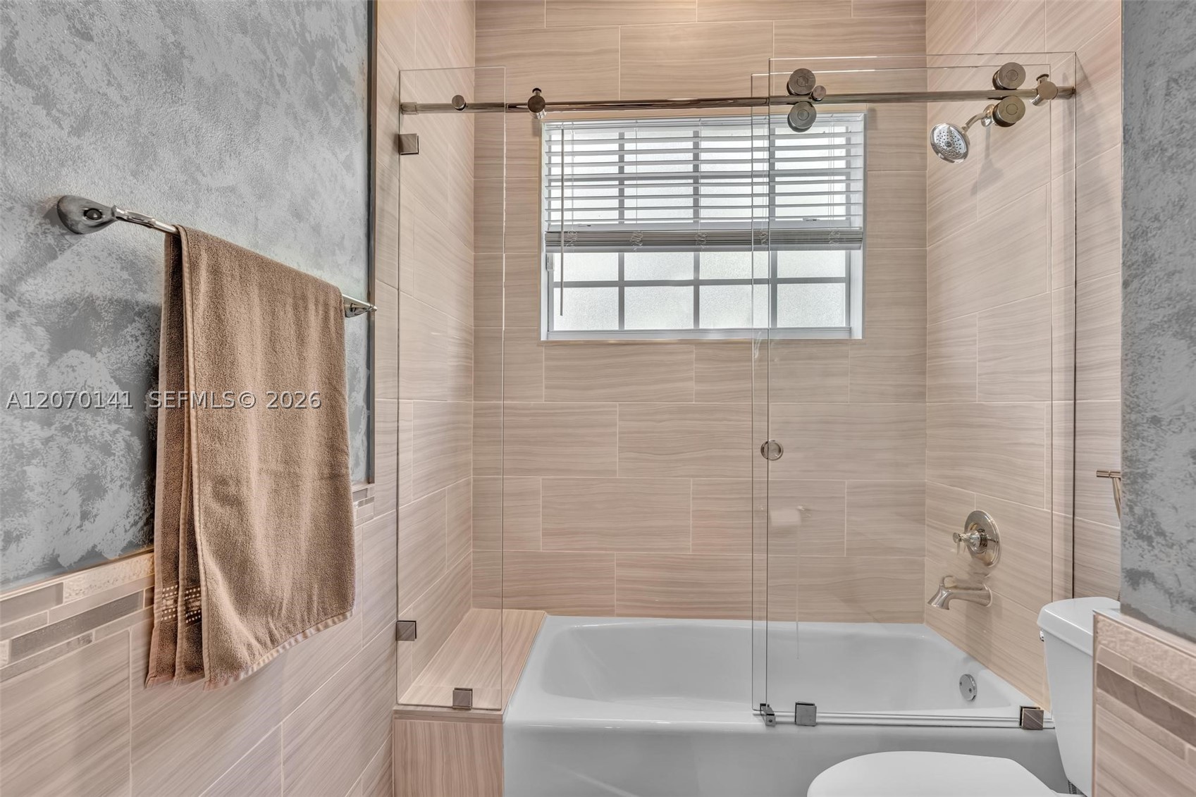 3828 Pine Lake Dr, Weston FL 33332