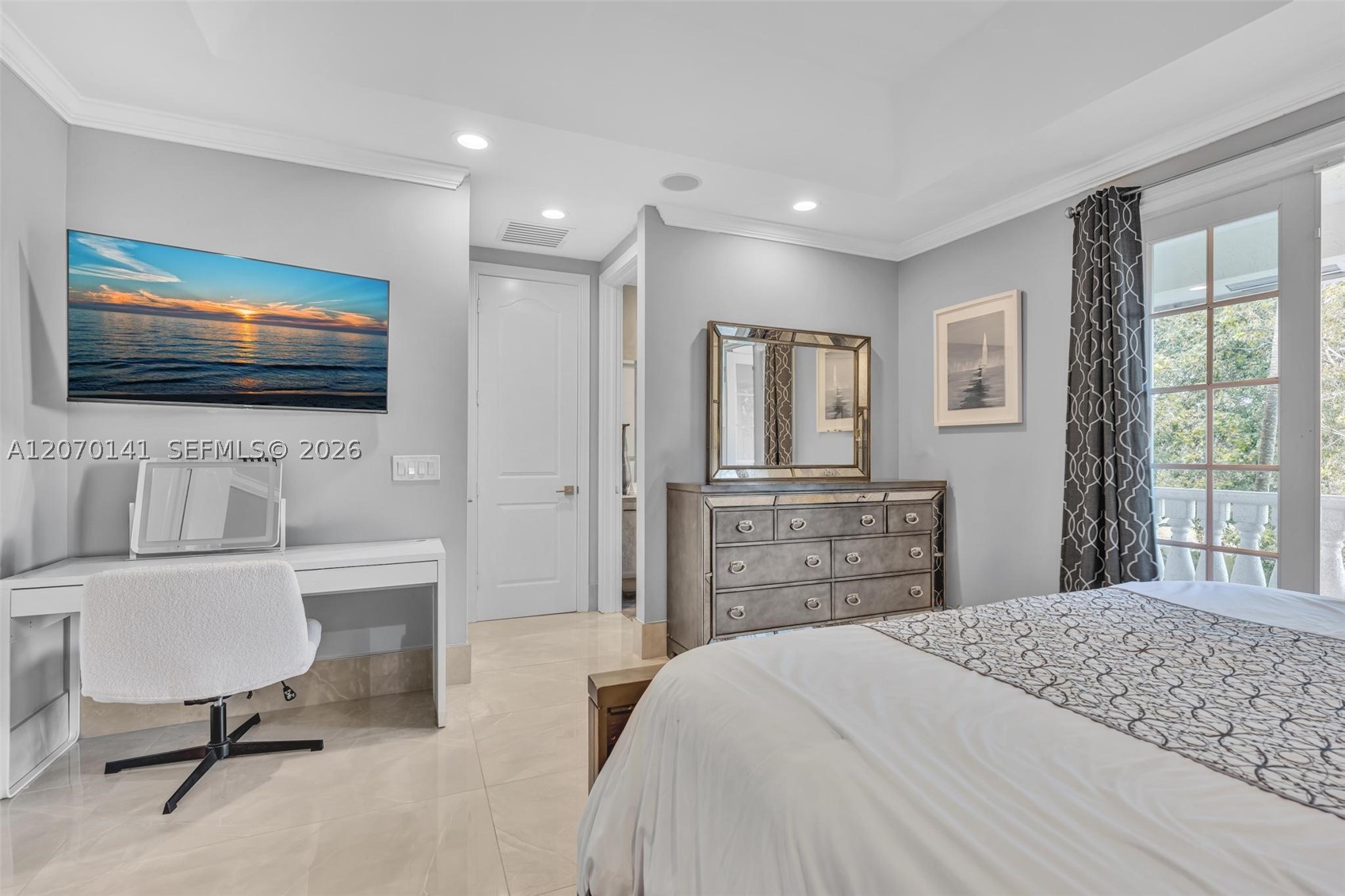 3828 Pine Lake Dr, Weston FL 33332