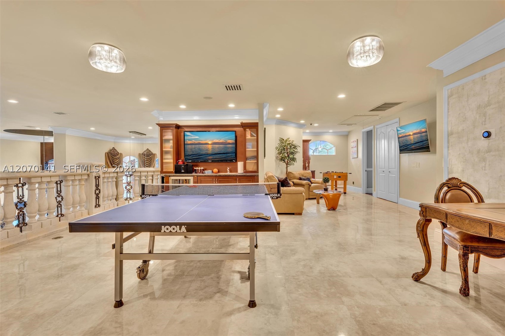 3828 Pine Lake Dr, Weston FL 33332