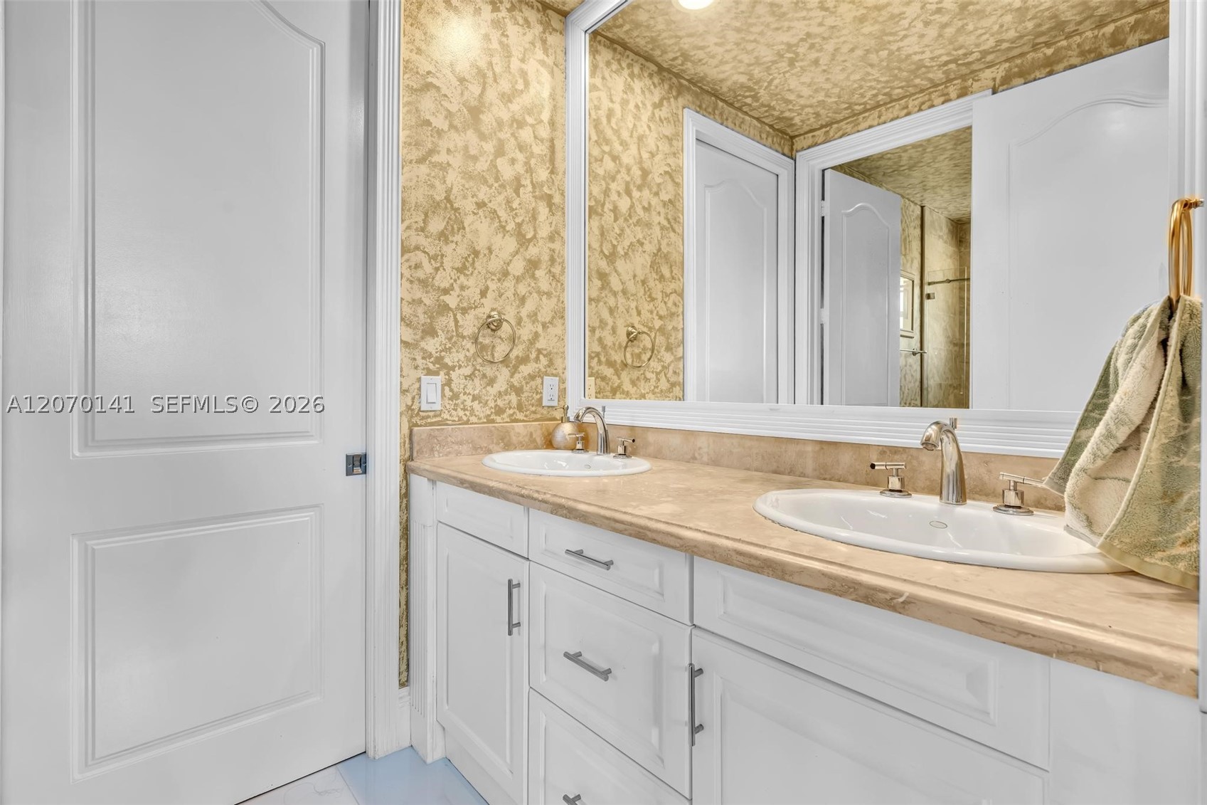 3828 Pine Lake Dr, Weston FL 33332