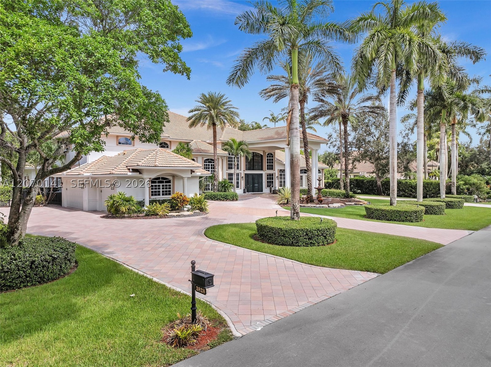 3828 Pine Lake Dr, Weston FL 33332