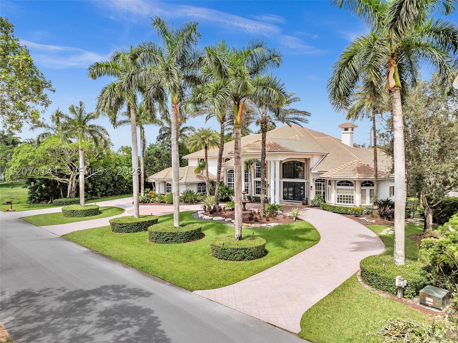 3828 Pine Lake Dr, Weston FL 33332