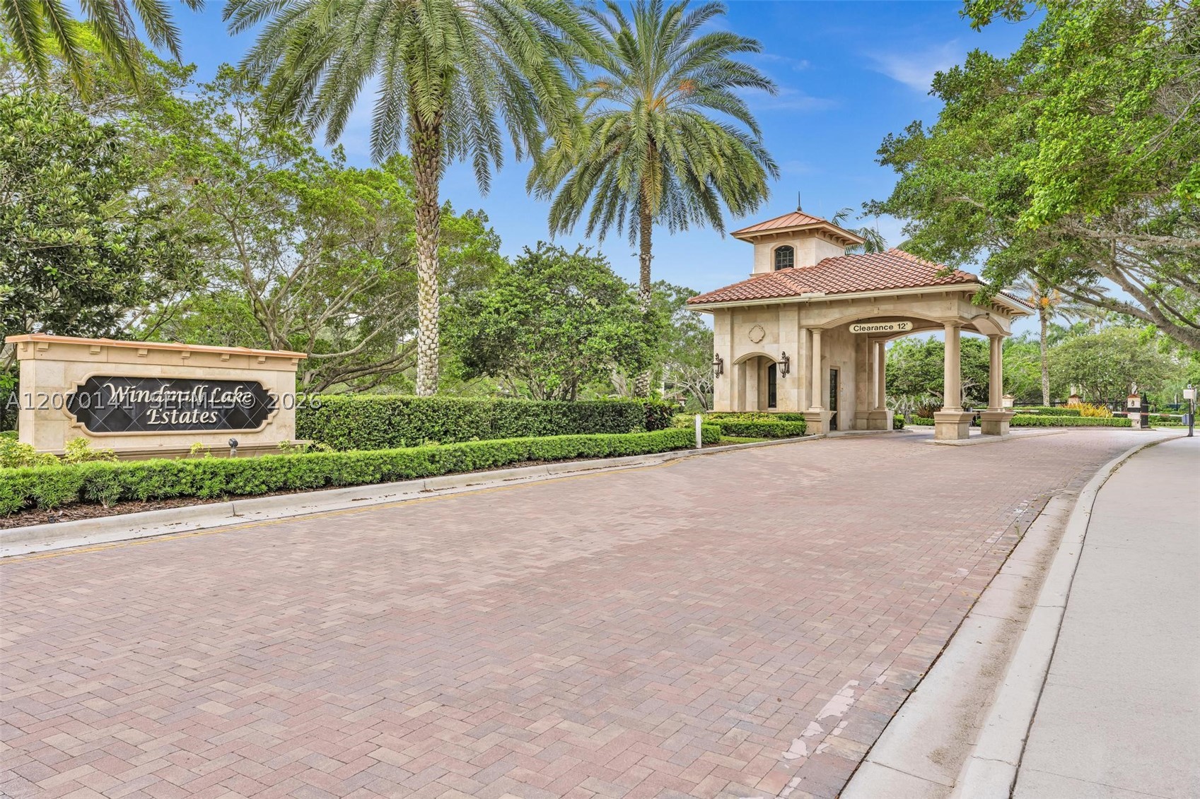 3828 Pine Lake Dr, Weston FL 33332