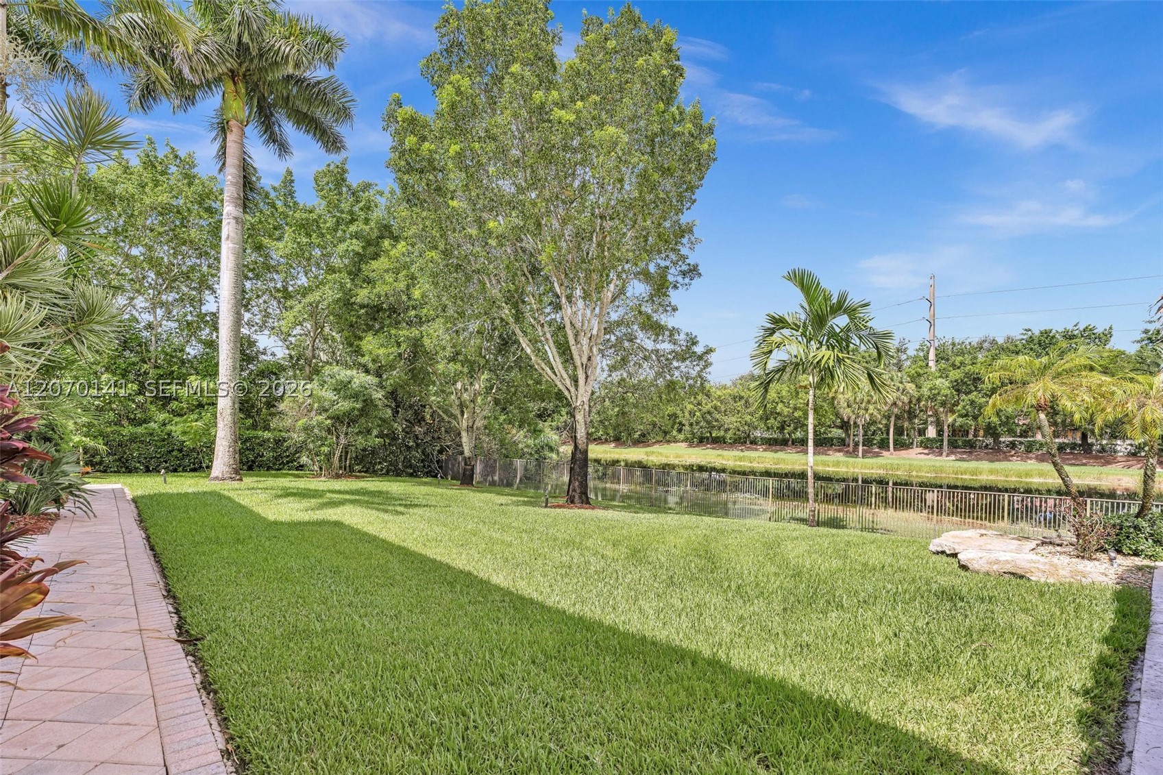 3828 Pine Lake Dr, Weston FL 33332