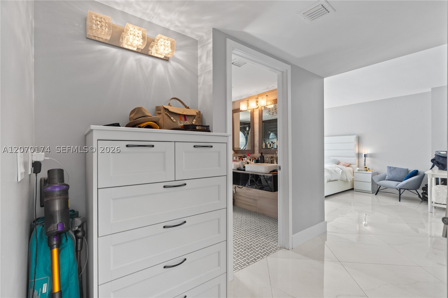 1000 W Island Blvd #202, Aventura FL 33160