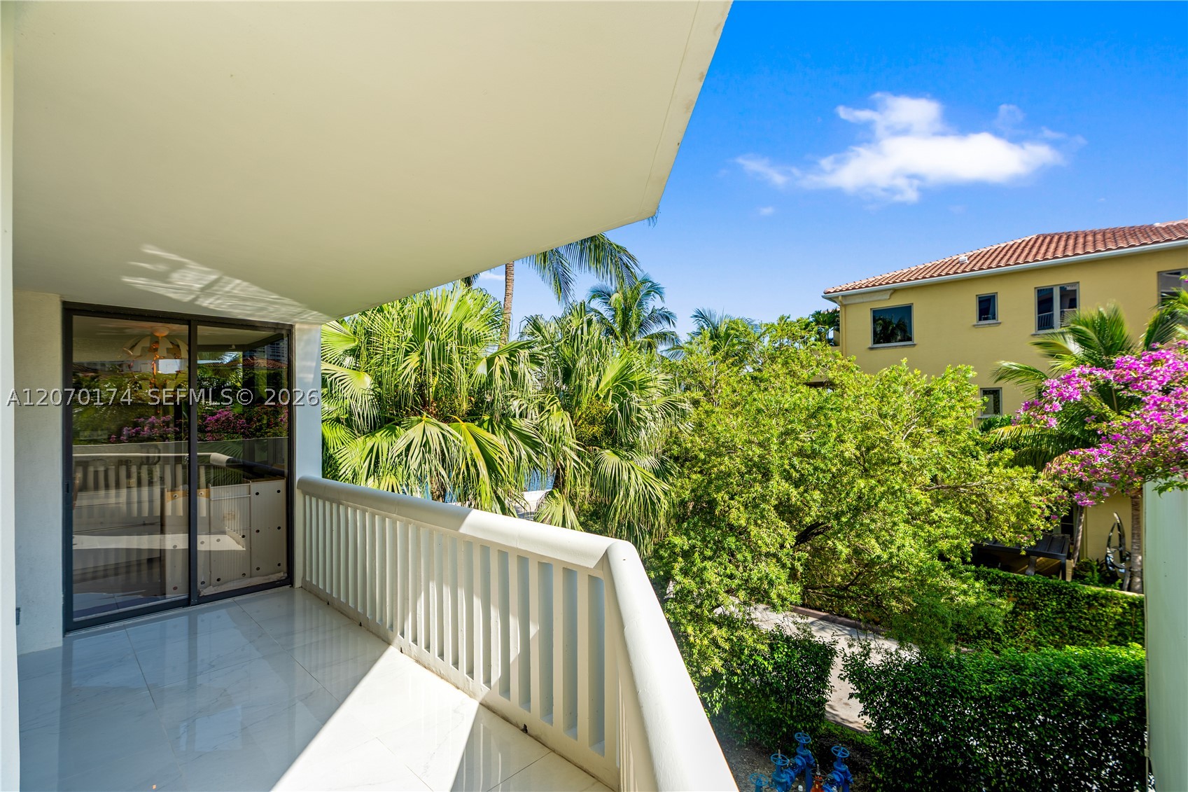 1000 W Island Blvd #202, Aventura FL 33160
