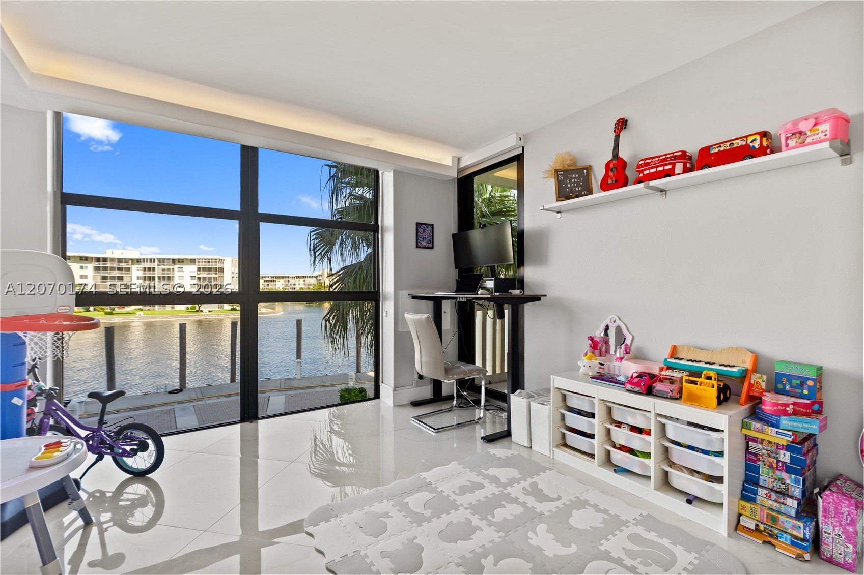 1000 W Island Blvd #202, Aventura FL 33160
