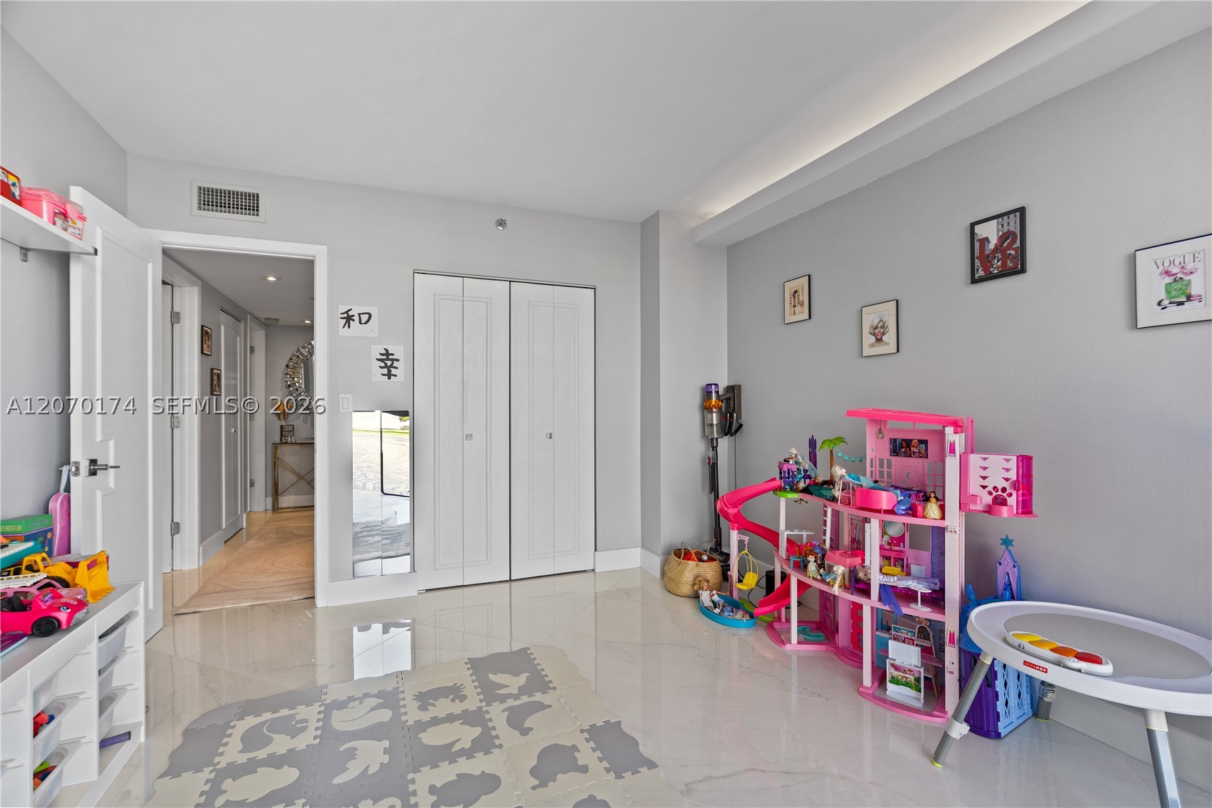1000 W Island Blvd #202, Aventura FL 33160