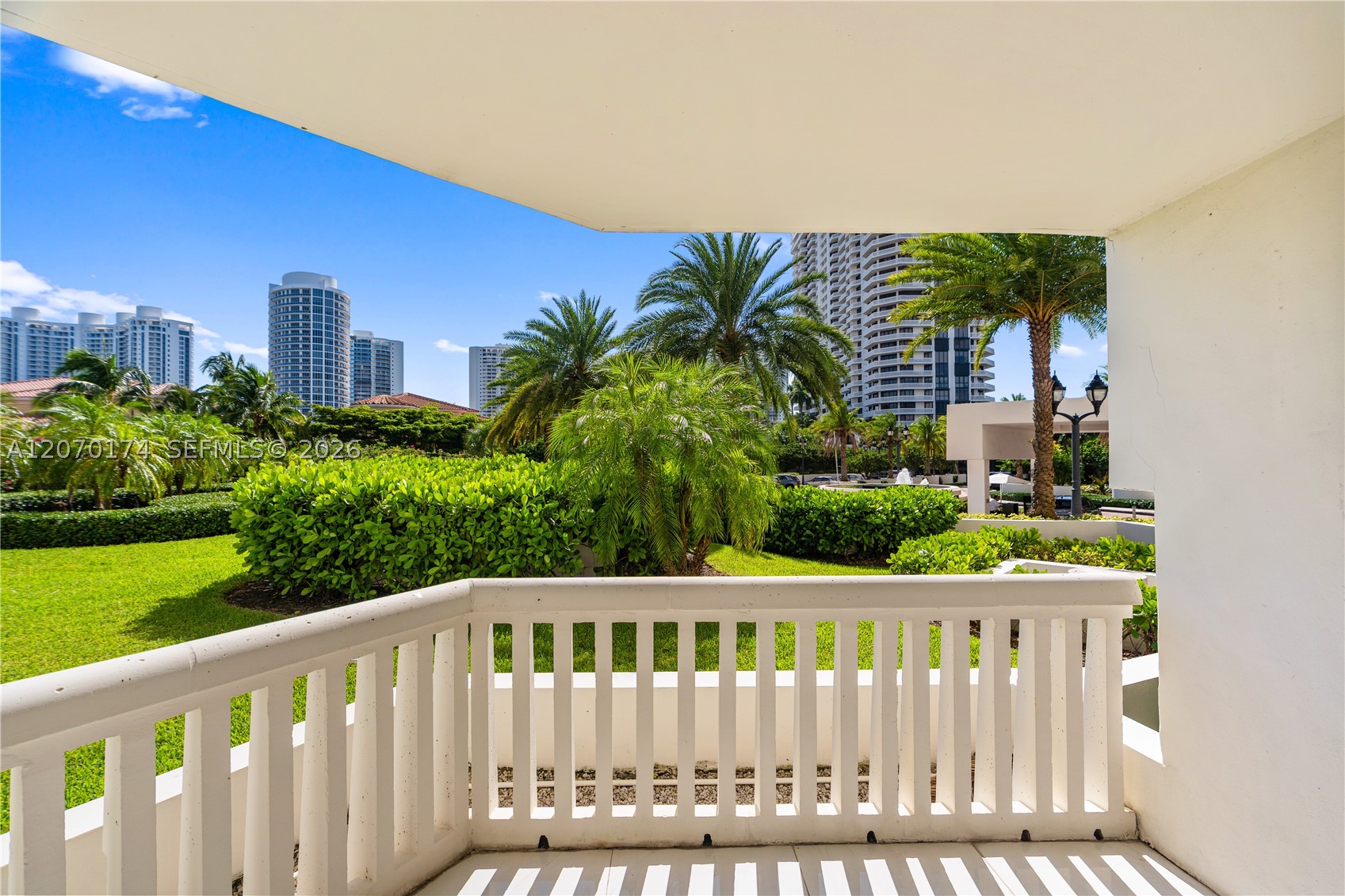 1000 W Island Blvd #202, Aventura FL 33160