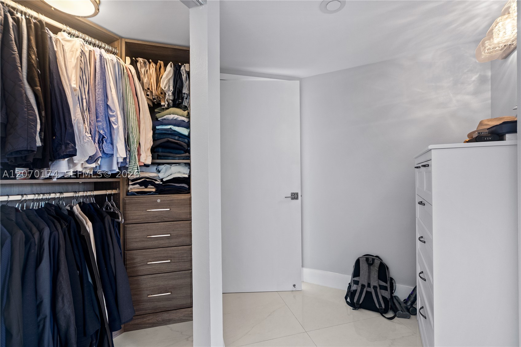 1000 W Island Blvd #202, Aventura FL 33160