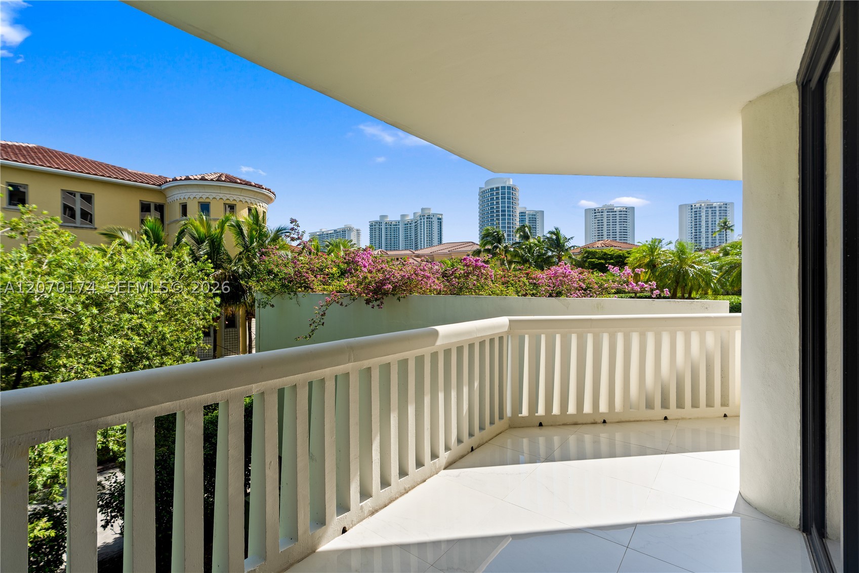 1000 W Island Blvd #202, Aventura FL 33160