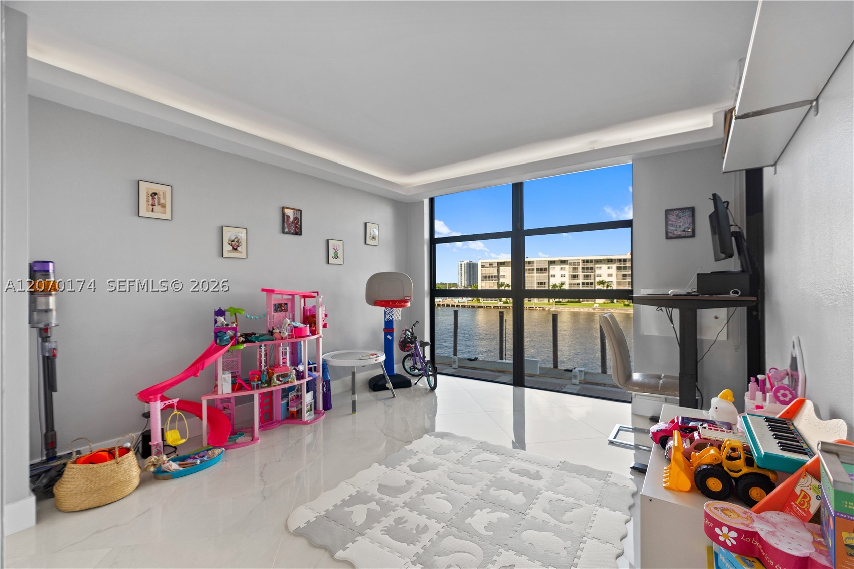 1000 W Island Blvd #202, Aventura FL 33160