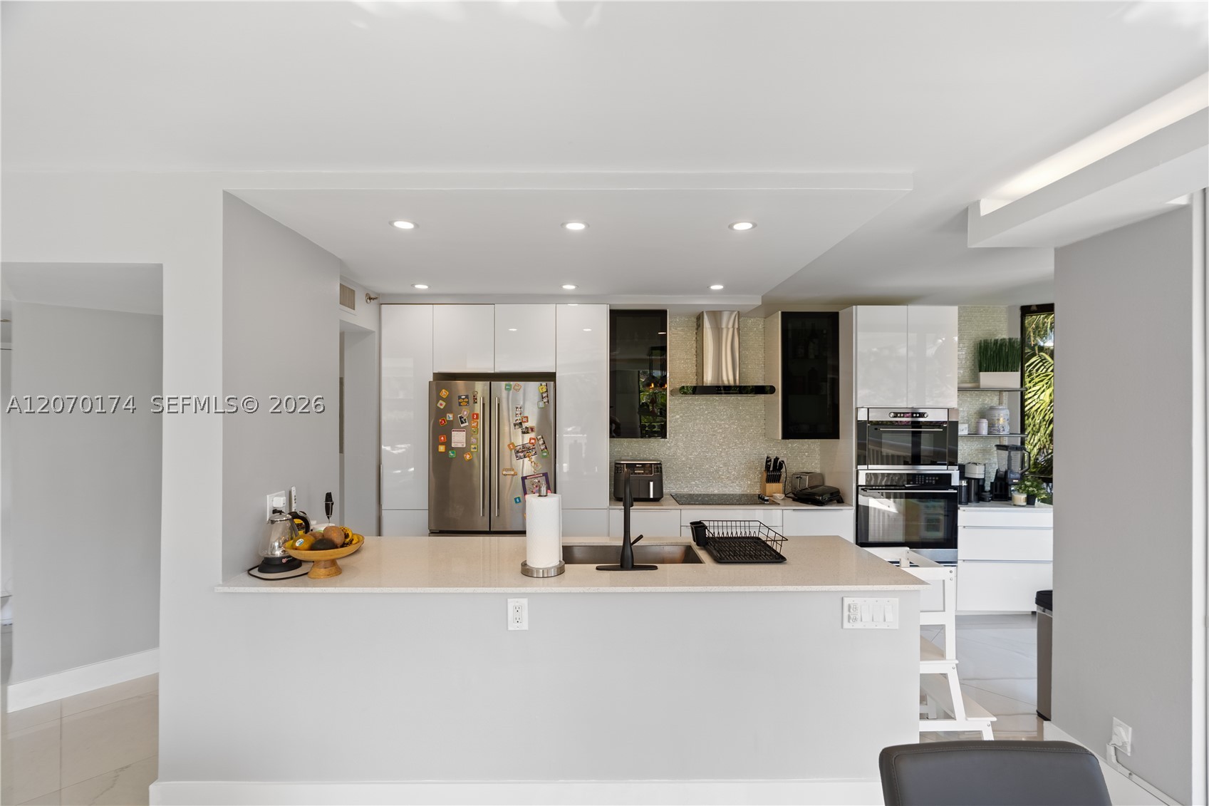 1000 W Island Blvd #202, Aventura FL 33160