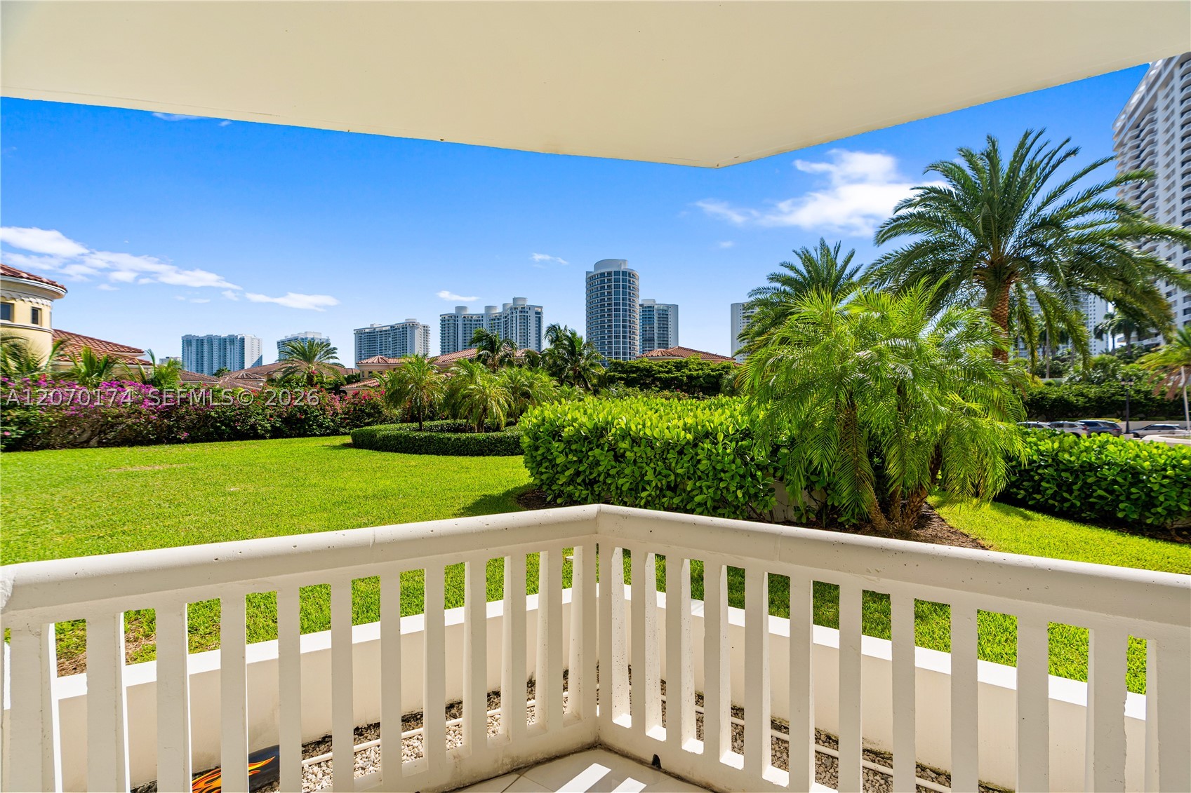 1000 W Island Blvd #202, Aventura FL 33160
