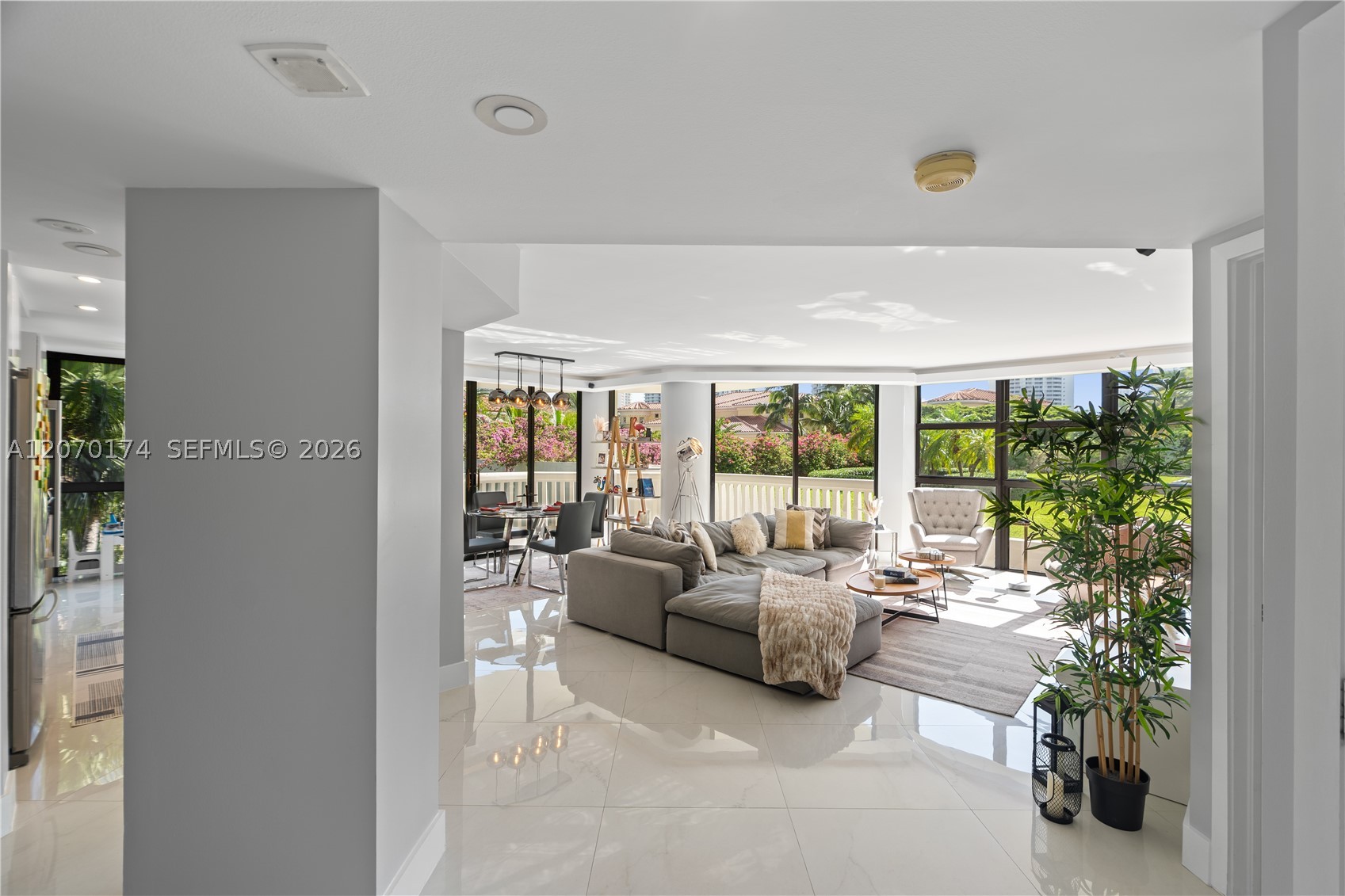 1000 W Island Blvd #202, Aventura FL 33160