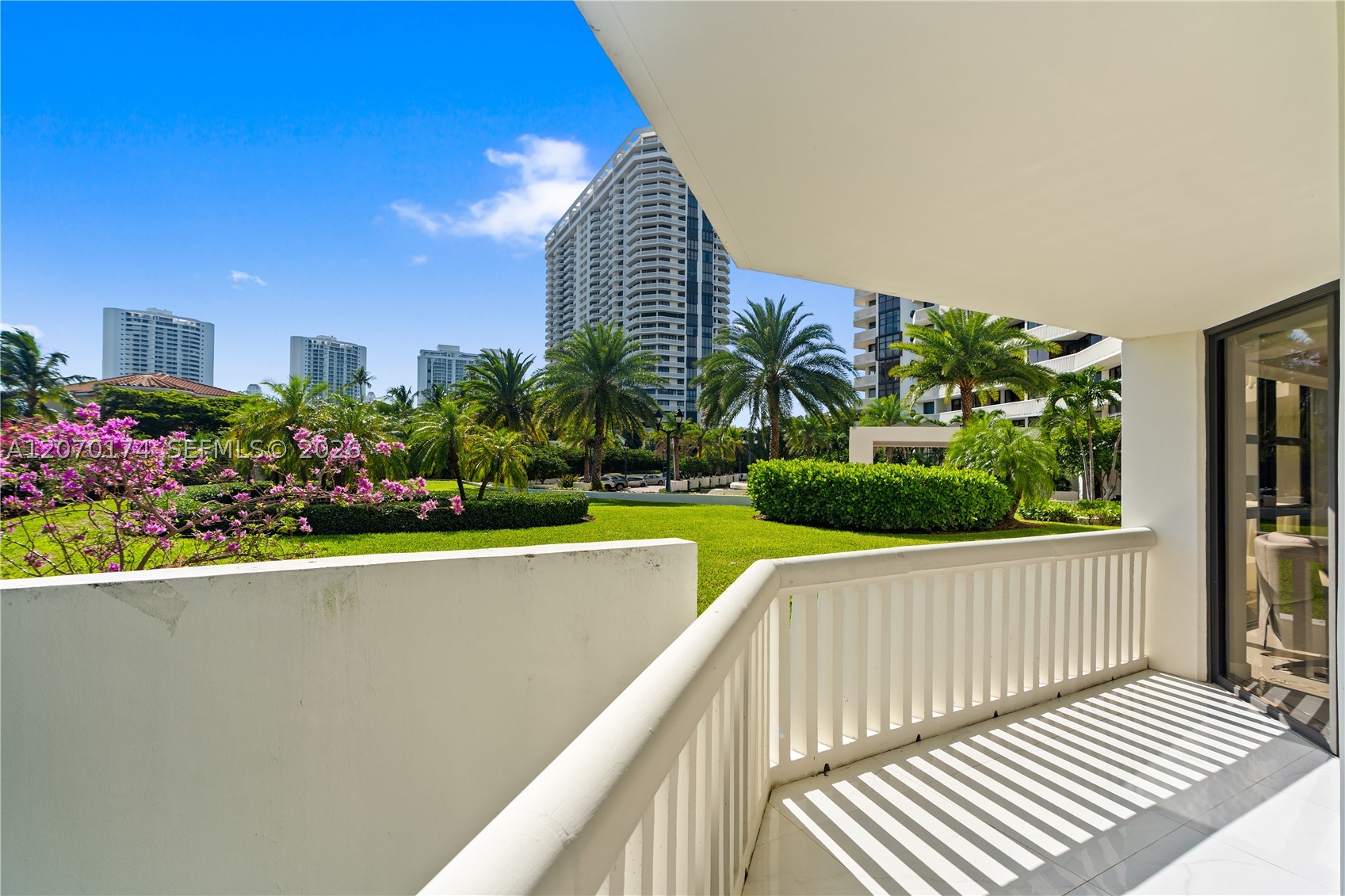 1000 W Island Blvd #202, Aventura FL 33160