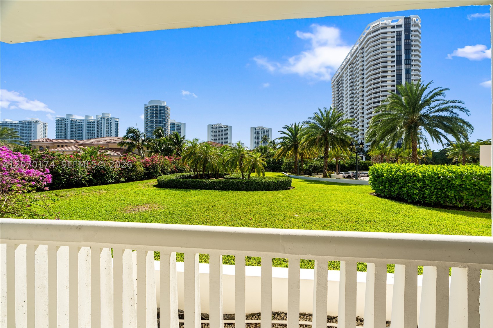1000 W Island Blvd #202, Aventura FL 33160