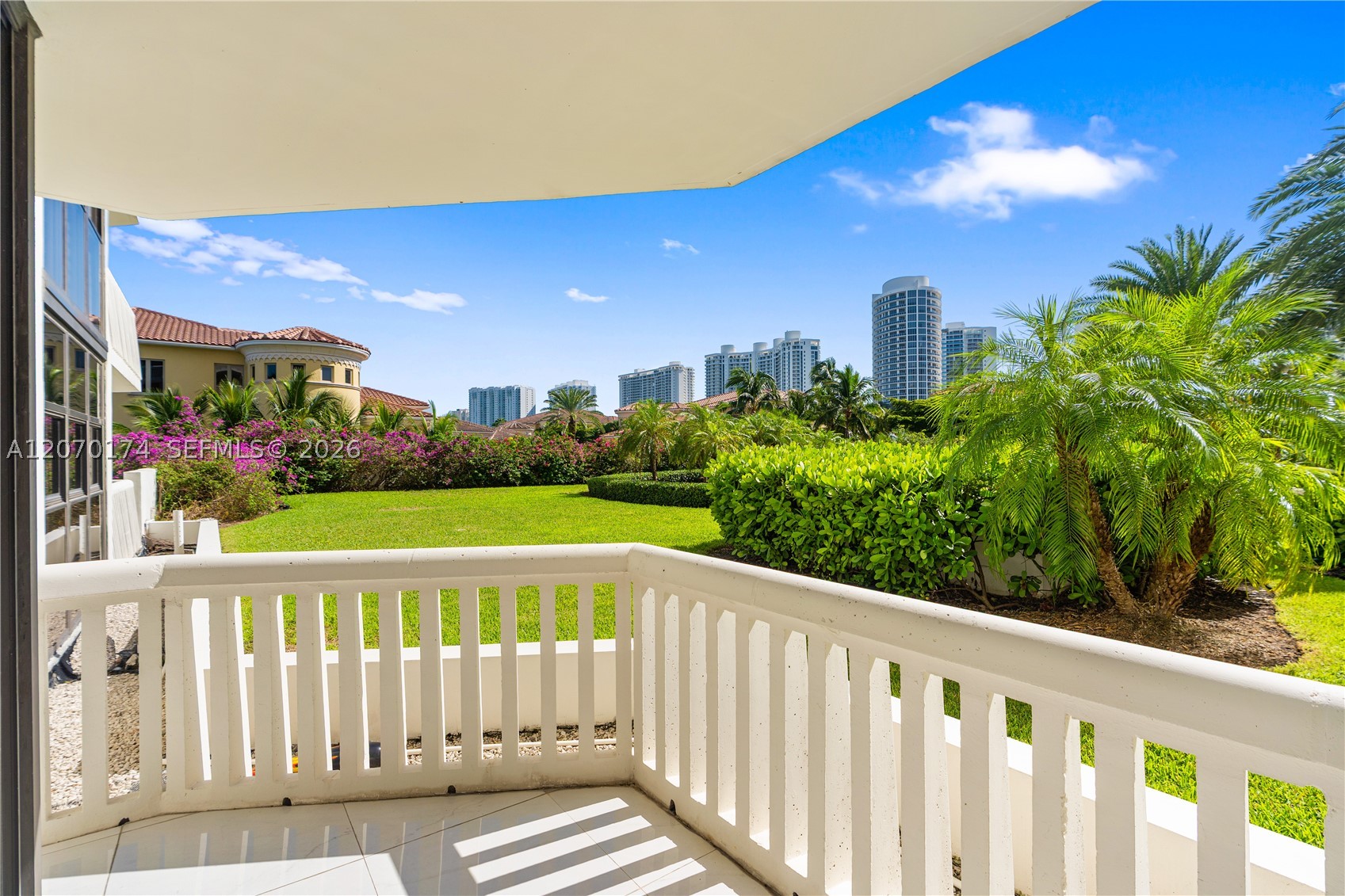 1000 W Island Blvd #202, Aventura FL 33160
